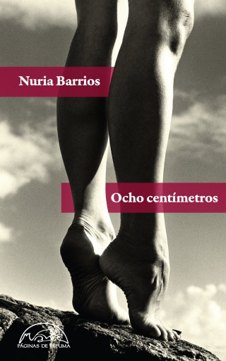 Portada del libro «Ocho centímetros», de Nuria Barrios Fernández