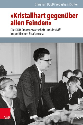 Portada del libro «»Kristallhart gegenüber allen Feinden«», de Christian Booß, Sebastian Richter