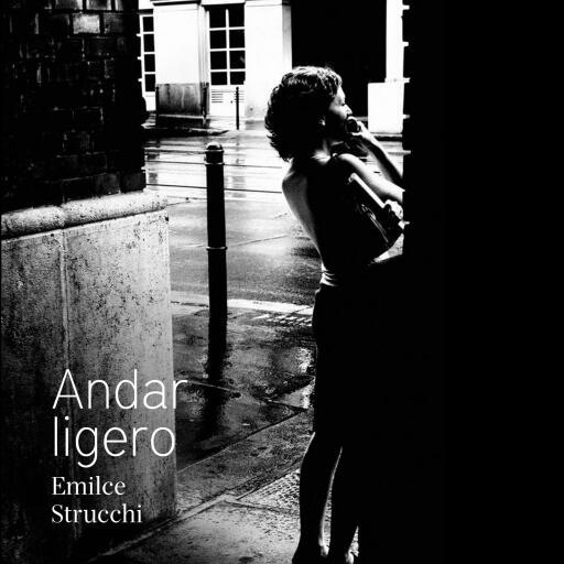 Portada del audiolibro «Andar ligero», de Emilce Strucchi