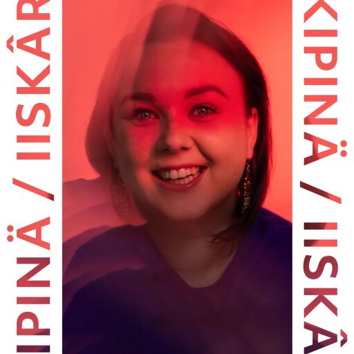 Portada del libro «Kipinä / Iiskâr – Näin otin koltansaamen takaisin elämääni», de Sara Kelemeny