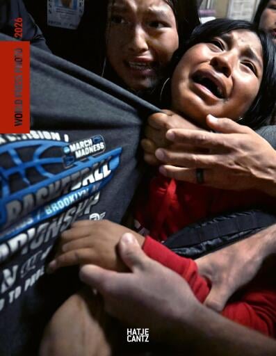 Portada del libro «World Press Photo Yearbook 2026»