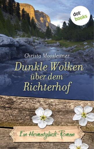 Dunkle Wolken über dem Richterhof